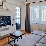 Modern 1Br Apt With Workspace, Ideal For Long Stays