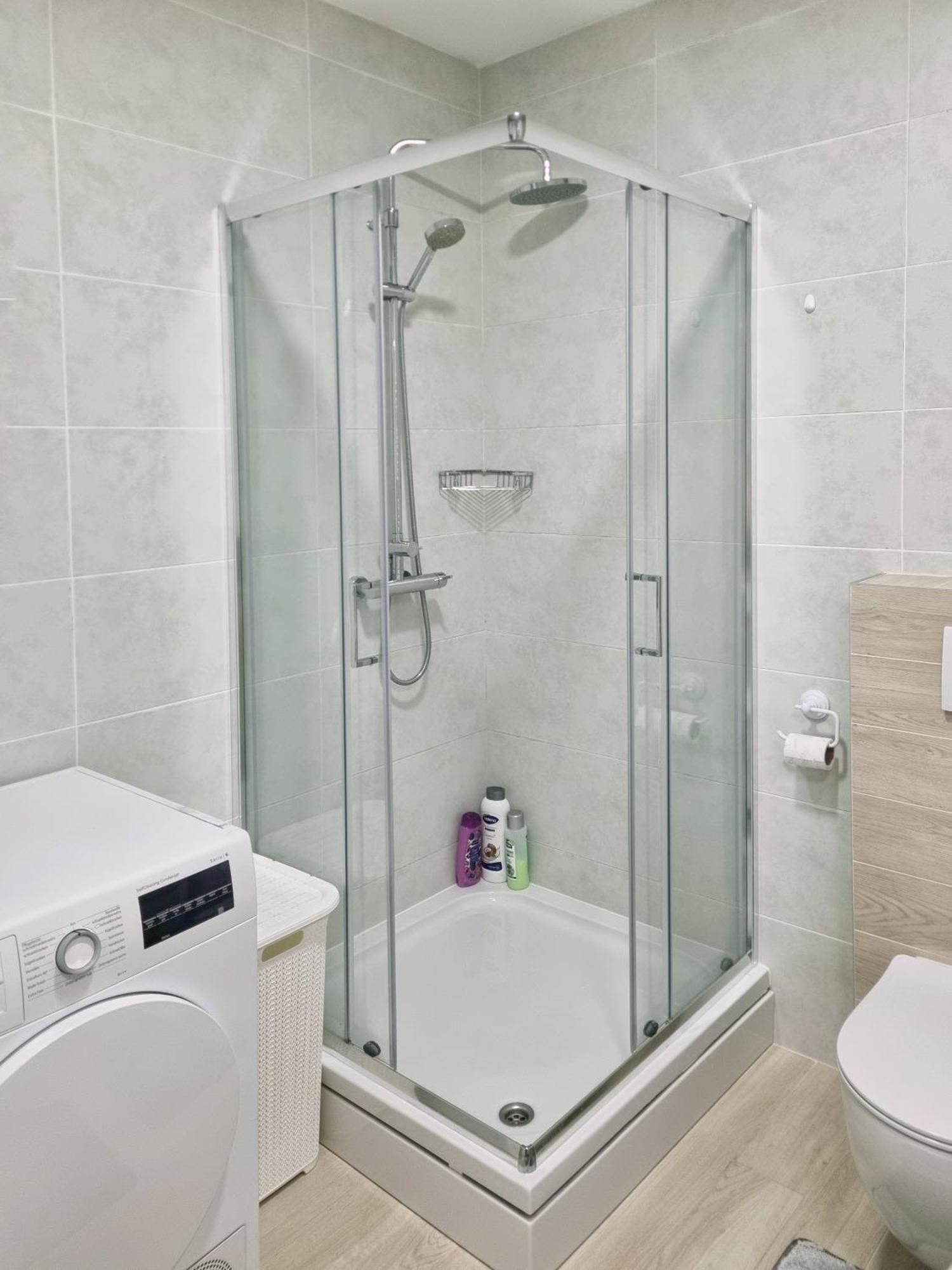 Modern 1br With Workspace, Ideal For Long