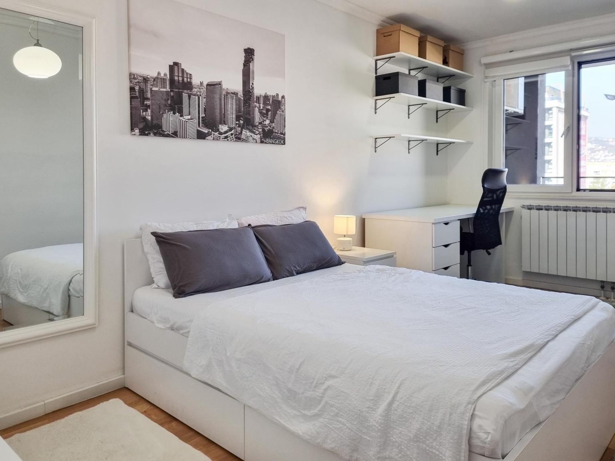 Modern 1br With Workspace, Ideal For Long