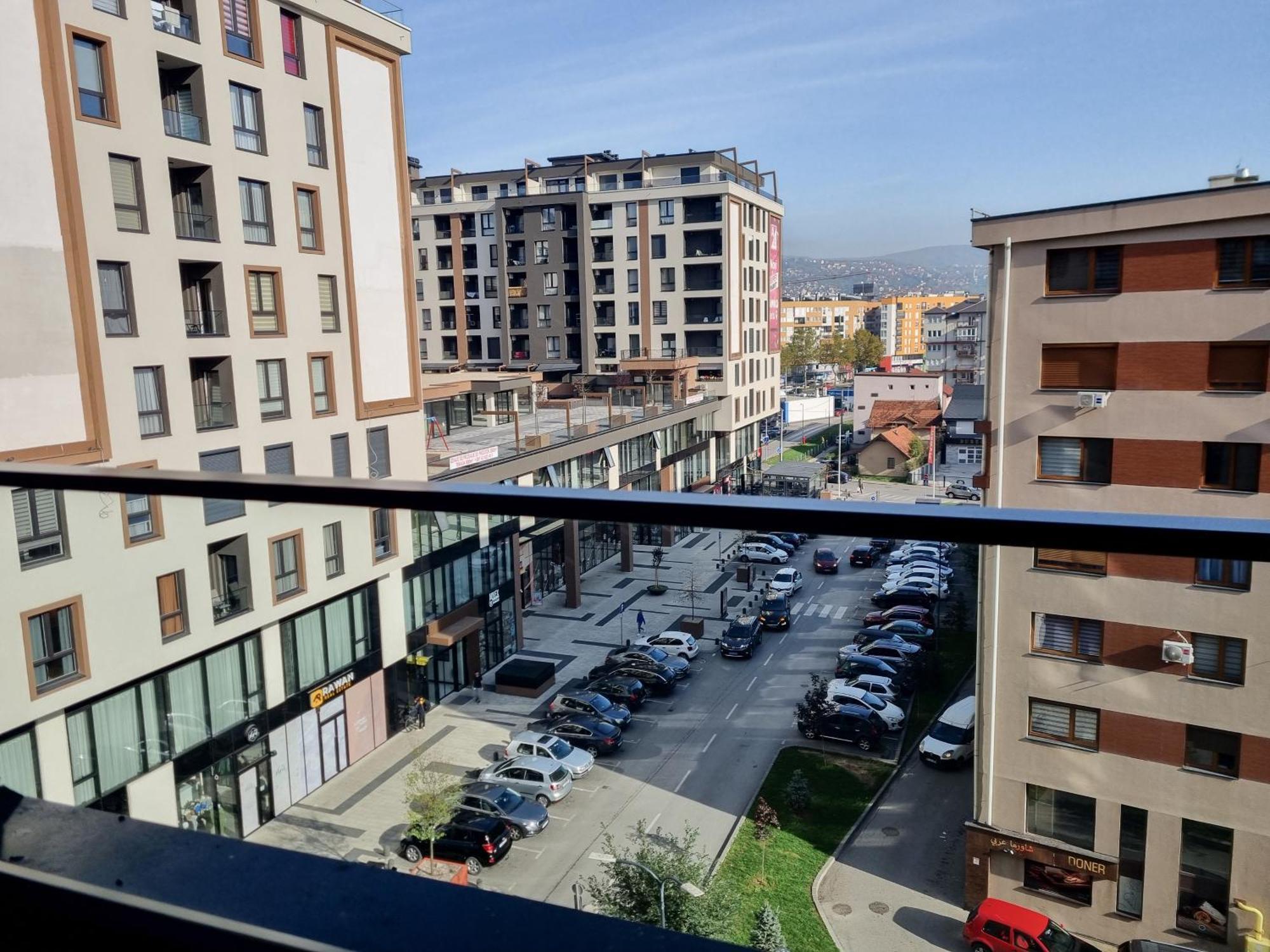 Modern 1br With Workspace, Ideal For Long Apartment Sarajevo